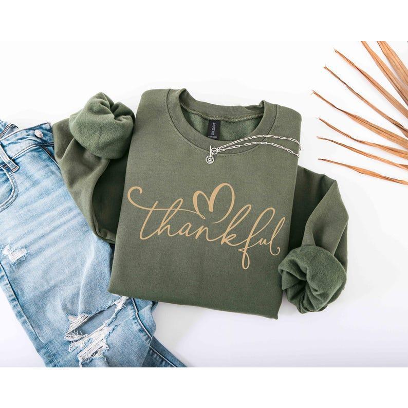 Thankful Sweatshirt/Hoodie/T-Shirt – Minimalist Script Heart Graphic Crewneck, Cozy Fall Thanksgiving Pullover