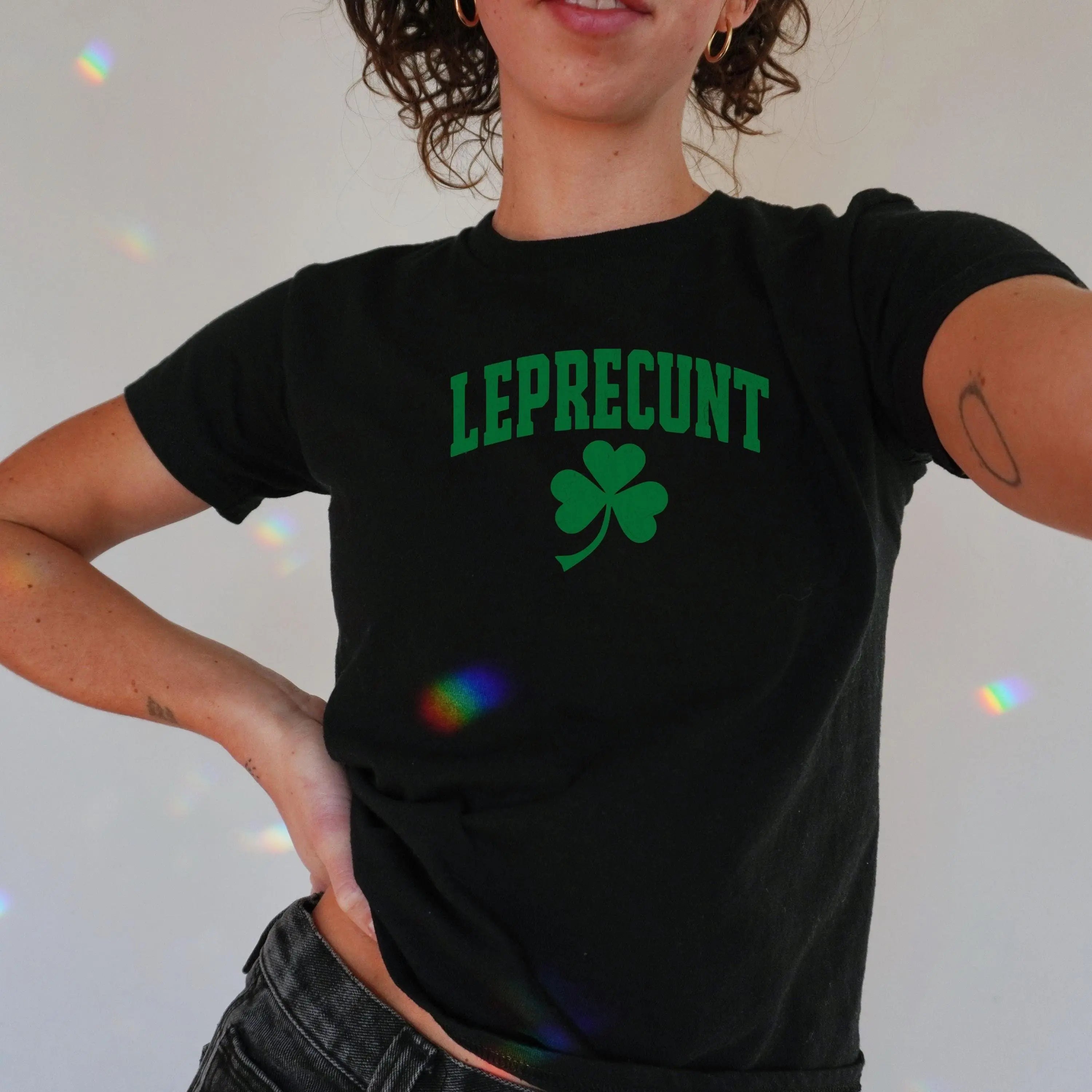 Leprecunt Baby Tee Y2k Irish Shirt Funny Shamrock Baby Tee Cute St Patricks Day Baby Tee Women's St Paddy Outfit Green Party T Shirt
