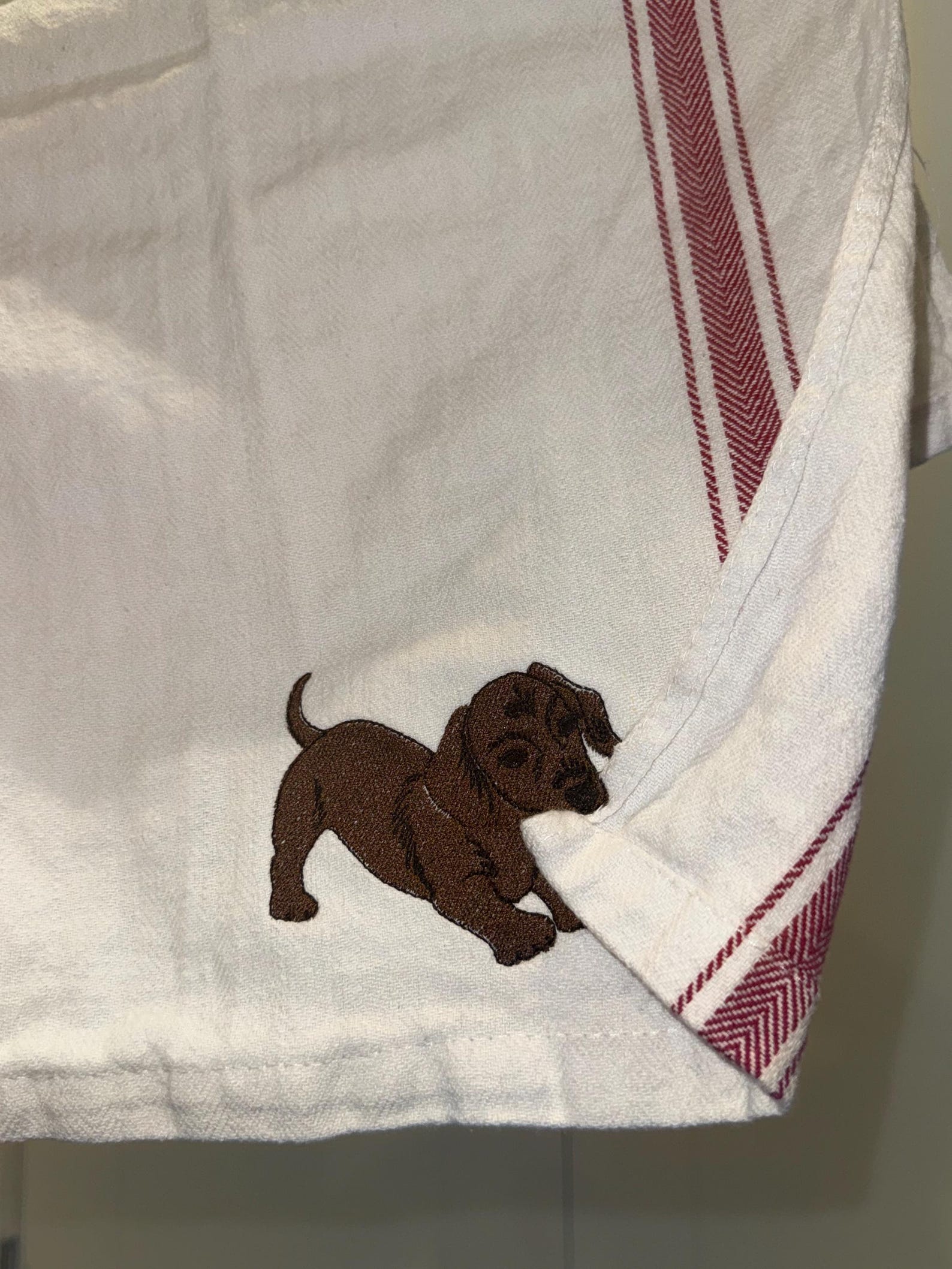 Customizable Puppy Hand Towel – Personalized Dog Name Embroidered Kitchen Tea Towel Gift for Dog Lovers
